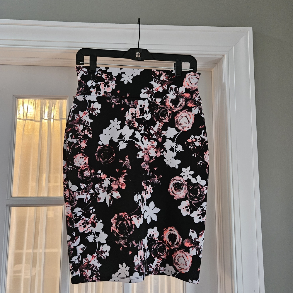 Ultra Flirt Black and Pink Floral Pencil Skirt
